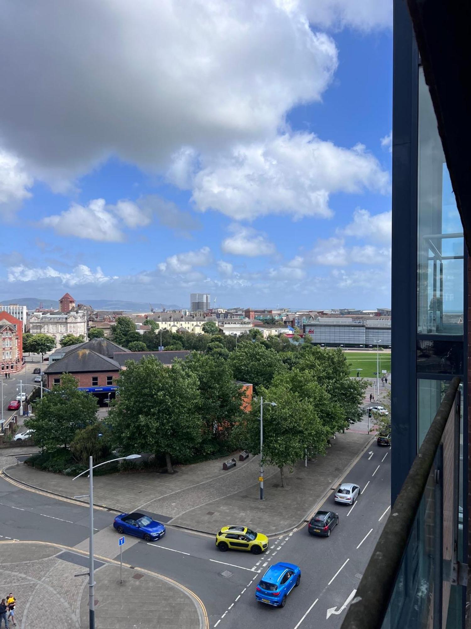 Great City Centre Getaway Apartment 2 Bed Near The Beach And Shopping Area Swansea Luaran gambar