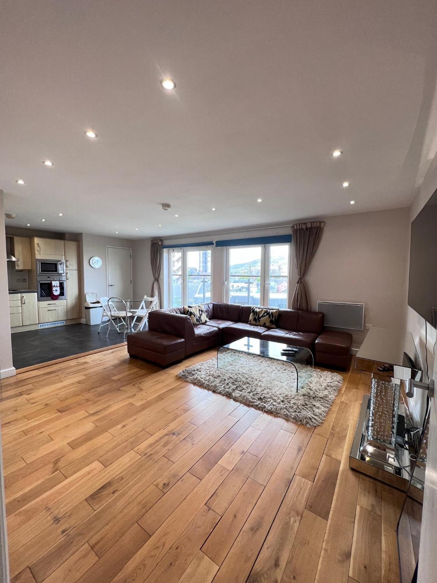 Great City Centre Getaway Apartment 2 Bed Near The Beach And Shopping Area Swansea Luaran gambar